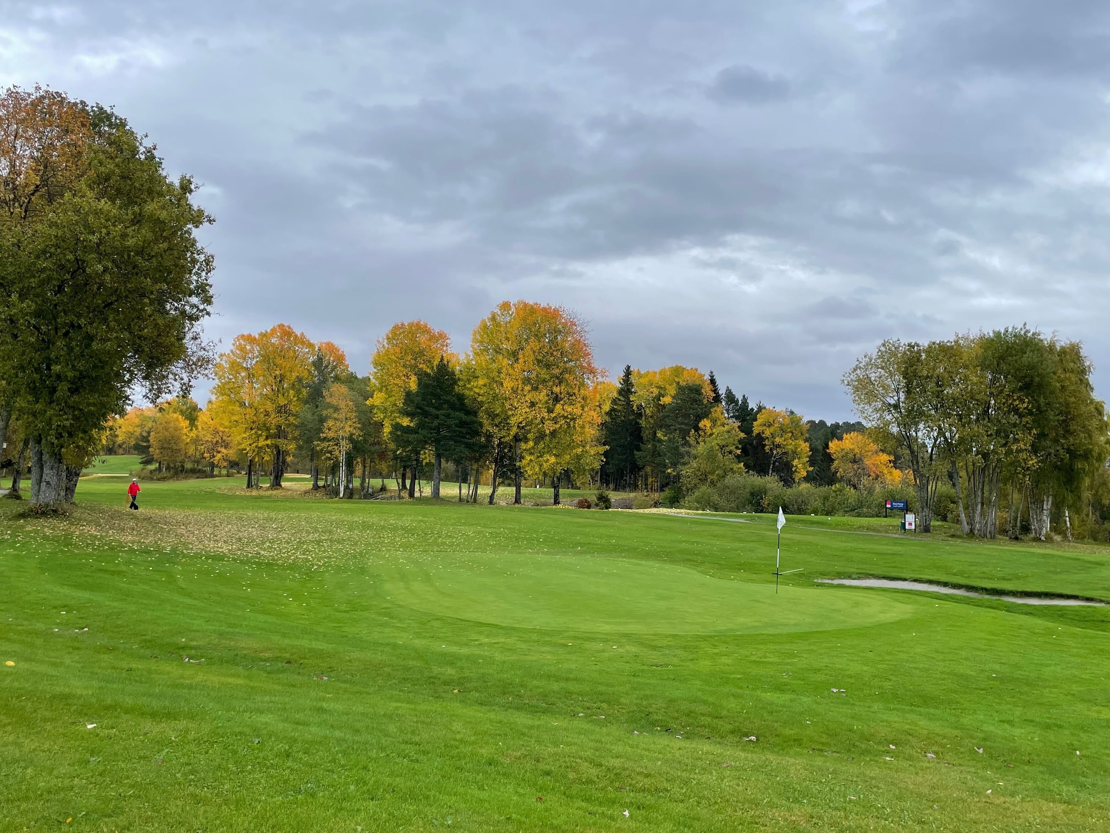 Høstfarger på golfbanen